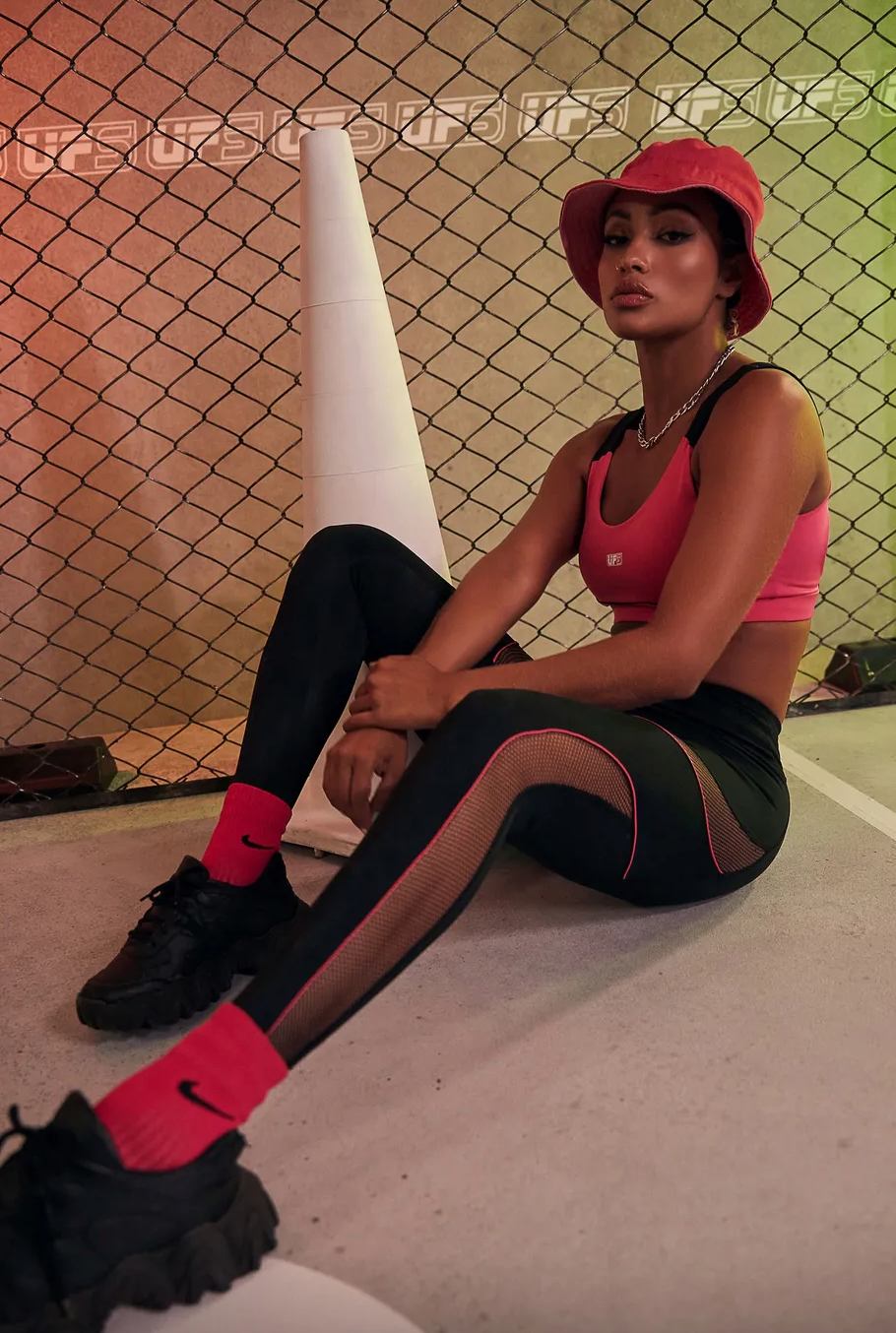 LEGGINGS MALLA FUCSIA Y NEGRO
