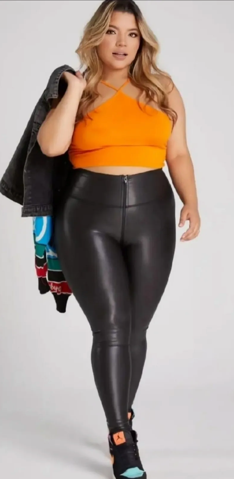 LEGGINGS EFECTO CUERO CIERRE FRONTAL PLUS SIZE