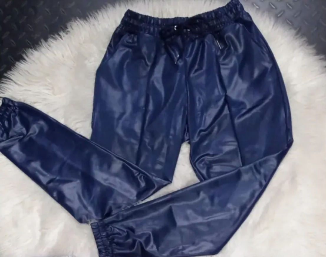 JOGGER EFECTO CUERO