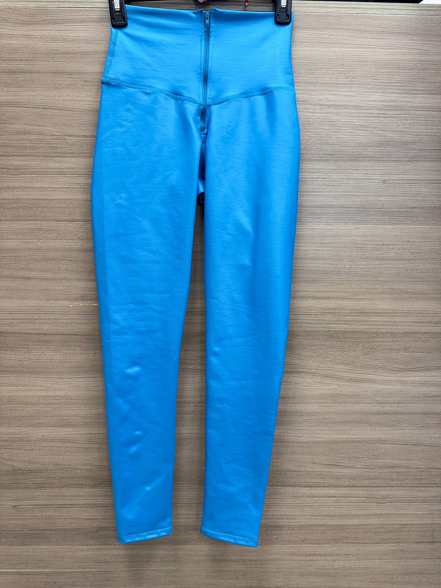 LEGGINGS EFECTO CUERO CON CIERRE