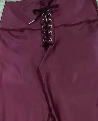 LEGGINGS EFECTO CUERO CORDON