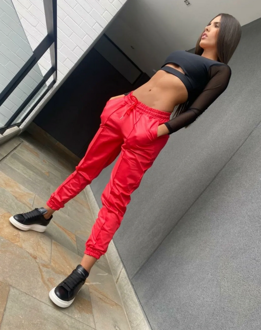 JOGGER EFECTO CUERO