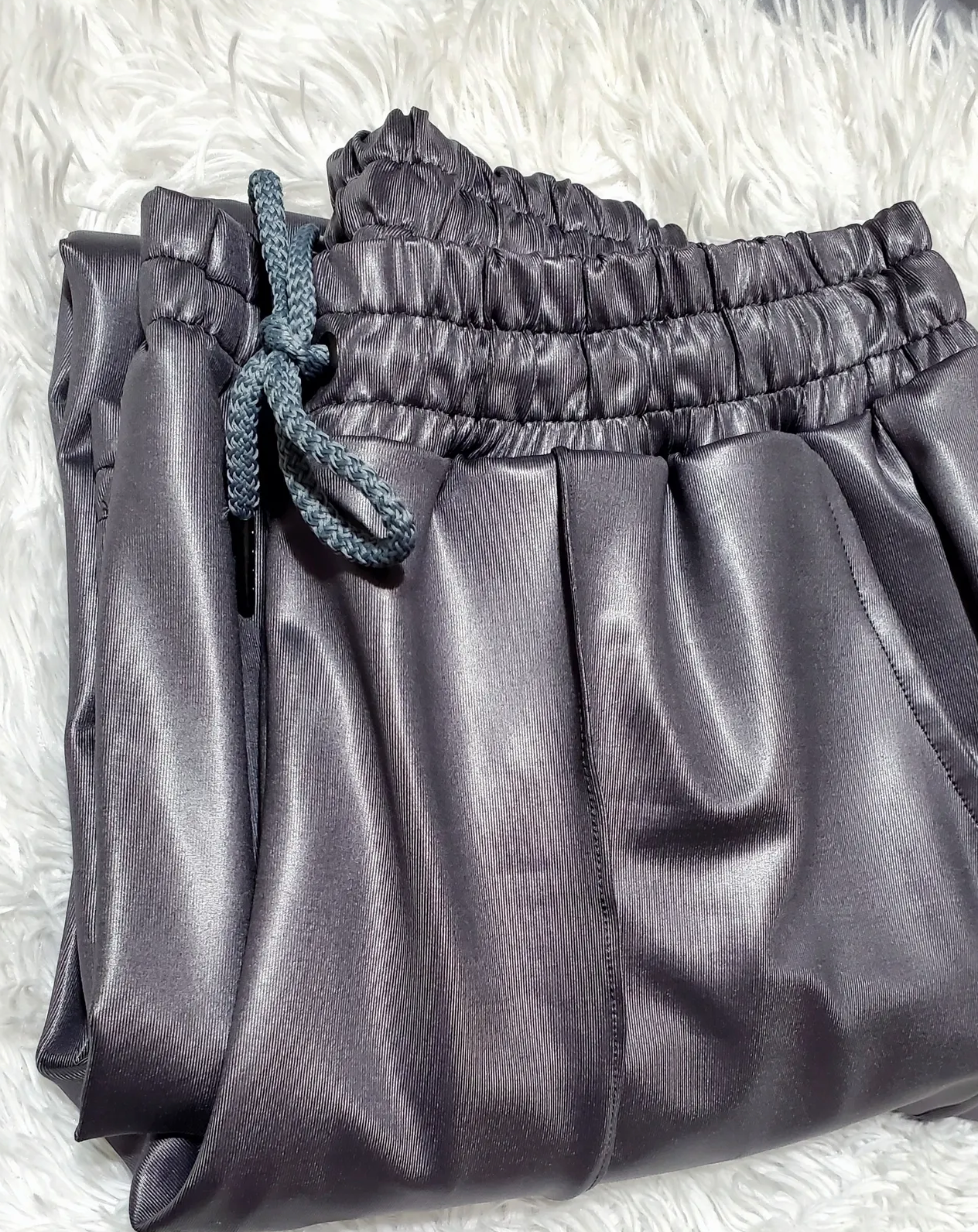 JOGGER EFECTO CUERO